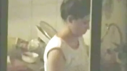 Chick kapitulerade porr mogen kvinna på cam närbild I Fitta