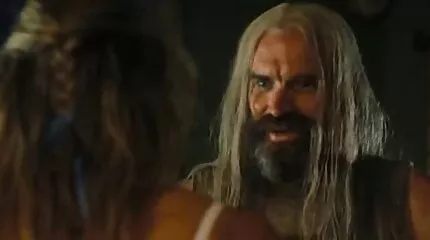 Bror läckte mycket sperma i systers mogen porr fitta och var nöjd