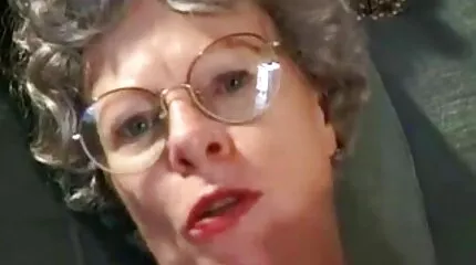 Efter att ha sugit en lång svensk mogen porr kuk som alla ryska tjejer vid gjutningen fick damen ett hav av cum på magen
