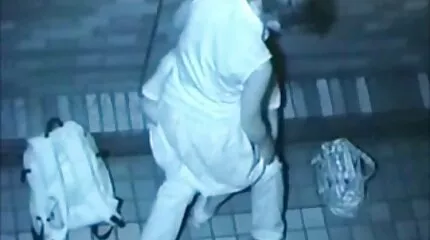 Skinn porrfilmer mogna damer bionda Blond fusk på sin älskade med bandkamrater
