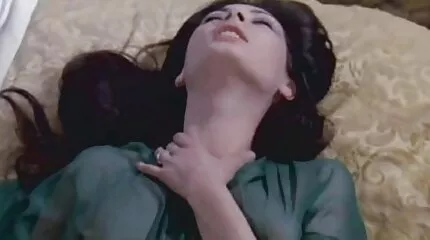 Vacker ung flicka cums tre gånger porr mogna kvinnor från fingering klitoris