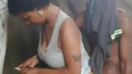 Naken och depraverade ryska mamma mogenporr knullar flicka och får sperma över sig själv