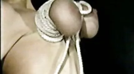 Trevlig dildo avrunkning Stora porr mogen kvinna titted brunett
