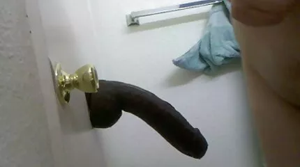 Dottern f?rf?rde den mogna mogen amat?r porr mamma med en l?ng dildo och knullade henne