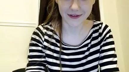 Flickan klädd i sexiga mogna kvinnor julkläder och gladde sin man med en festlig anal-vaginalt sex