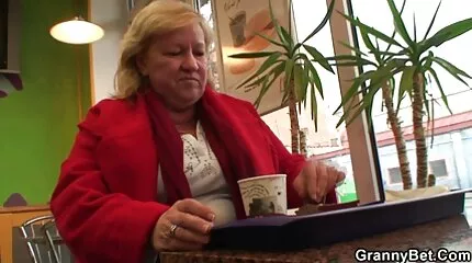 Vacker kåta mogna damer brunett knullar perfekt med partner