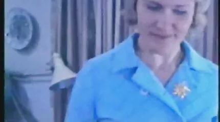 Elegant gammal ryska mamma porr mogen kvinna knullar rakad fitta