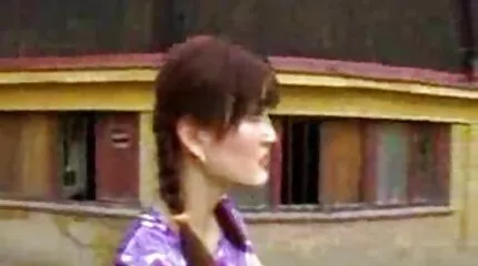 Mamma mogen pornografi och son har ett hett datum i ett intimt förhållande