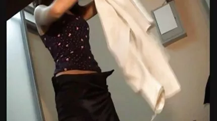 Gammal dam porrfilm med mogna damer sex med en ung kille på skrivbord